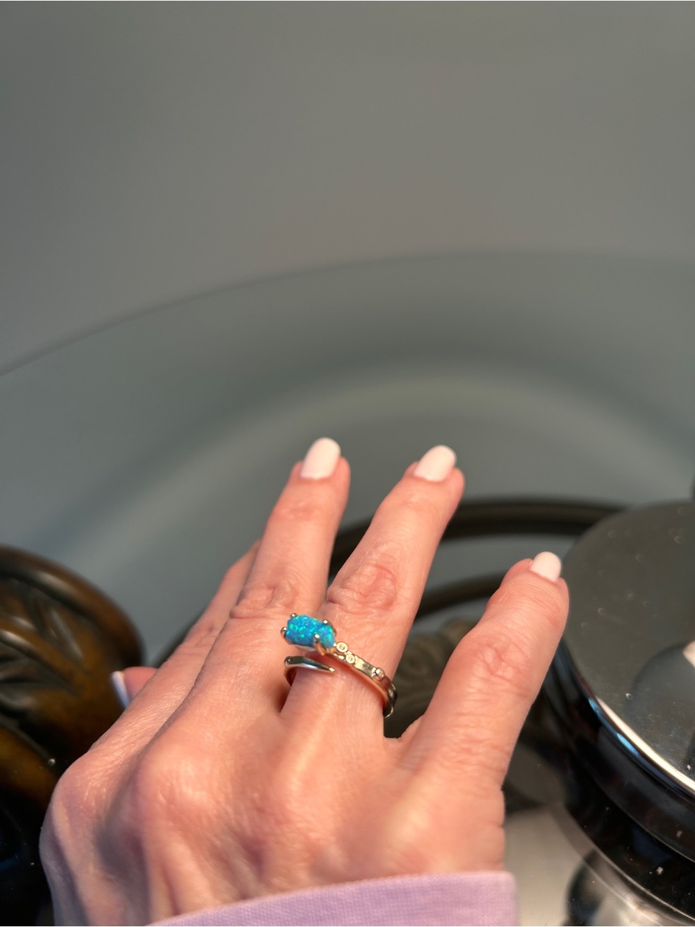 Kendra Scott Kyocera Opal Dainty Gold Tone Ring, Great Condition- Size 4.5-5 - Picture 7 of 9